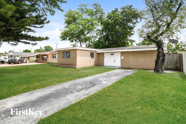7300 Ramona St in Miramar, FL - Building Photo - Building Photo
