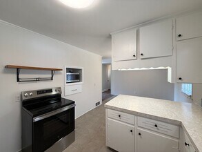 2323 Frederick Dr in Winston-Salem, NC - Building Photo - Building Photo