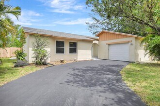 3955 NW 3rd Ct in Deerfield Beach, FL - Building Photo - Building Photo