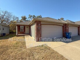 1947 S Farm Rd 123 in Springfield, MO - Building Photo