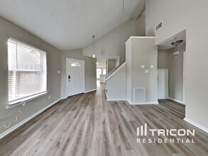 2013 Greenwood Dr in Rosenberg, TX - Building Photo - Building Photo