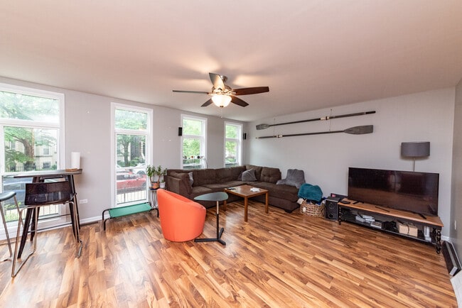 900 W Roscoe St in Chicago, IL - Building Photo - Building Photo