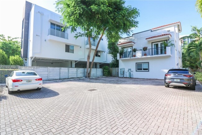 property at 2947 Coconut Ave