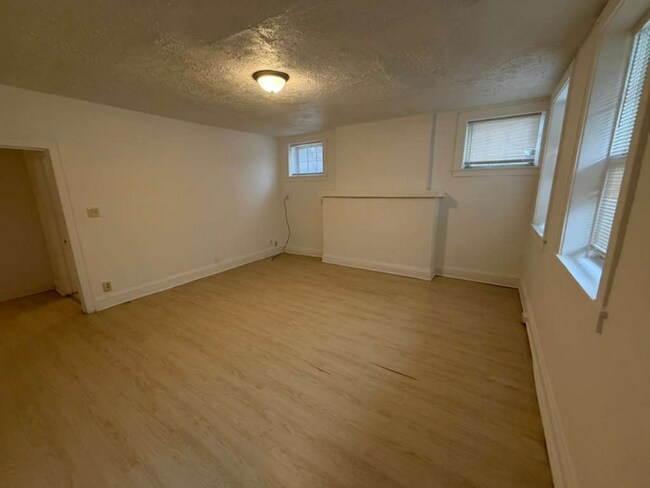 14148 Superior Rd in Cleveland Heights, OH - Foto de edificio - Building Photo