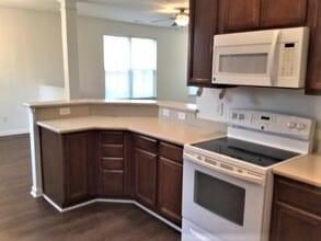 421 Chemistry Cir in Ladson, SC - Foto de edificio - Building Photo