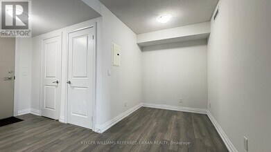 20 Meadowglen Pl in Toronto, ON - Building Photo - Building Photo