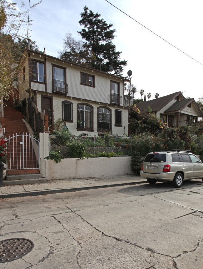 1444-1448 Fairbanks Pl in Los Angeles, CA - Building Photo - Building Photo