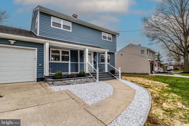 7 Walt Whitman Way in Hamilton Township, NJ - Building Photo - Building Photo
