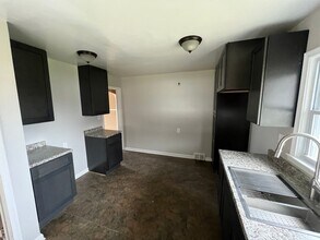 25329 Pearl St in Roseville, MI - Building Photo - Building Photo