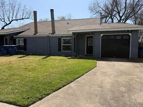 12304 Burr Ridge Dr in Austin, TX - Foto de edificio - Building Photo