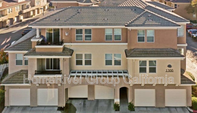 property at 1300 Moon Cir