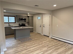 4 Apple Orchard Ln in Smithfield, RI - Building Photo - Building Photo