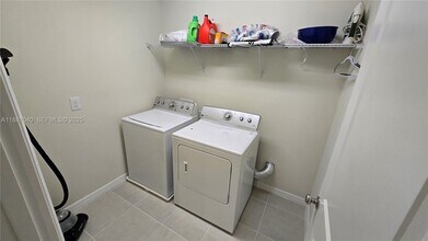 2647 E Lake Pointe Dr in Kissimmee, FL - Building Photo - Building Photo