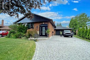 12 Daleside Crescent in Toronto, ON - Building Photo