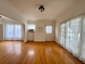 9349 Charleville Blvd in Beverly Hills, CA - Foto de edificio - Building Photo