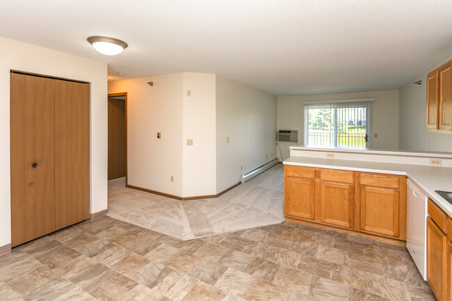 Shenandoah Woods Apartments in Plymouth, MN - Building Photo - Interior Photo