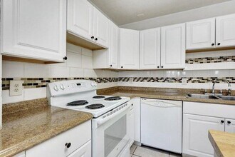 2737 Lowson Blvd in Delray Beach, FL - Building Photo - Building Photo