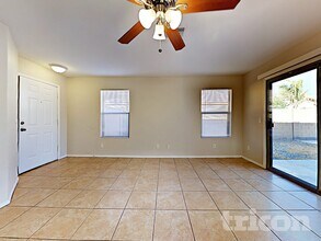 8123 W Hammond Ln in Phoenix, AZ - Building Photo - Building Photo