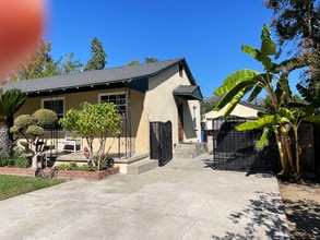 85 W Lemon Ave in Arcadia, CA - Foto de edificio - Building Photo