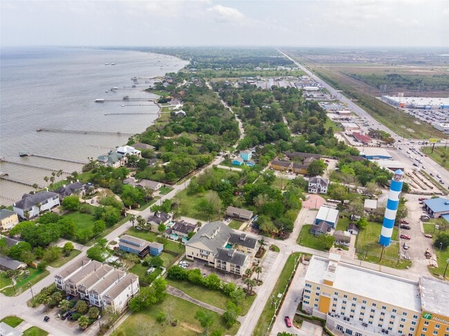 811 Bradford Ave in Kemah, TX - Building Photo - Building Photo