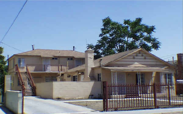 539 W 92nd St in Los Angeles, CA - Building Photo