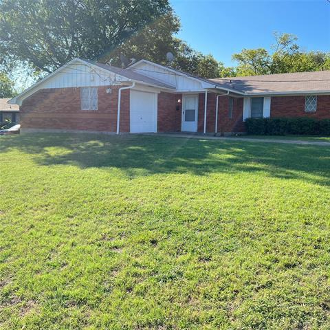 110 Campbell St in Desoto, TX - Building Photo