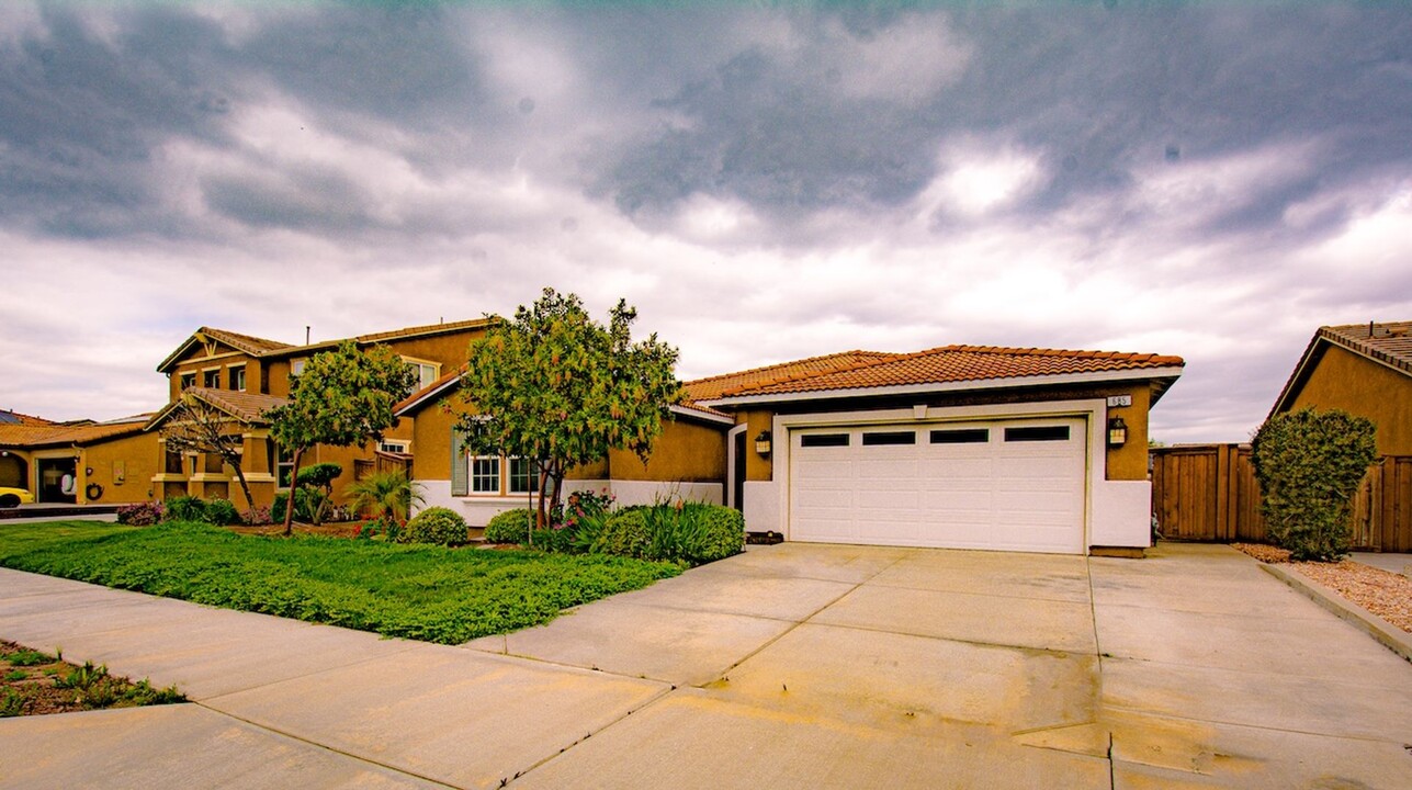 685 Bailey Ln N in San Jacinto, CA - Building Photo