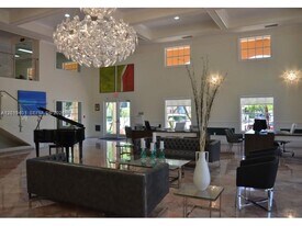 9601 Fontainebleau Blvd in Miami, FL - Building Photo