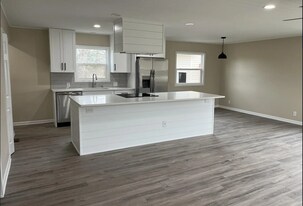 520 Hightree Ct in Brighton, MI - Building Photo