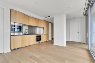 1568 Alberni St in Vancouver, BC - Building Photo - Building Photo