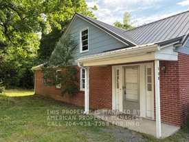 130 Lilly Ave in Salisbury, NC - Building Photo