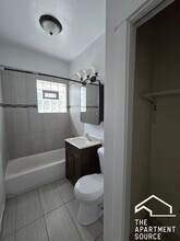 3757 W Sunnyside Ave, Unit 1 in Chicago, IL - Foto de edificio - Building Photo