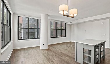 4000 Wisconsin Ave in Washington, DC - Building Photo - Building Photo