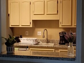 Room in Condo on Brockett Pl in Clarkston, GA - Building Photo - Building Photo