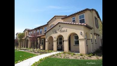 The Vines at Riverpark in Oxnard, CA - Foto de edificio - Building Photo