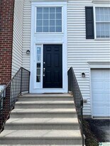 338 S Oak St in Freemansburg, PA - Building Photo