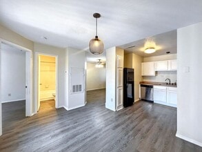 1730 Timber Ridge Rd in Austin, TX - Building Photo - Building Photo