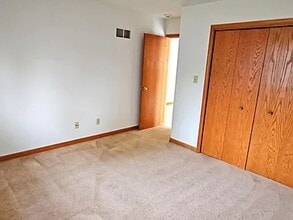 1600 Schubert Dr in Morris, IL - Building Photo - Building Photo