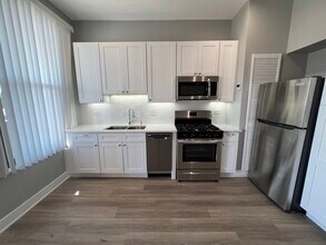 1227 W Ohio St in Chicago, IL - Building Photo - Building Photo