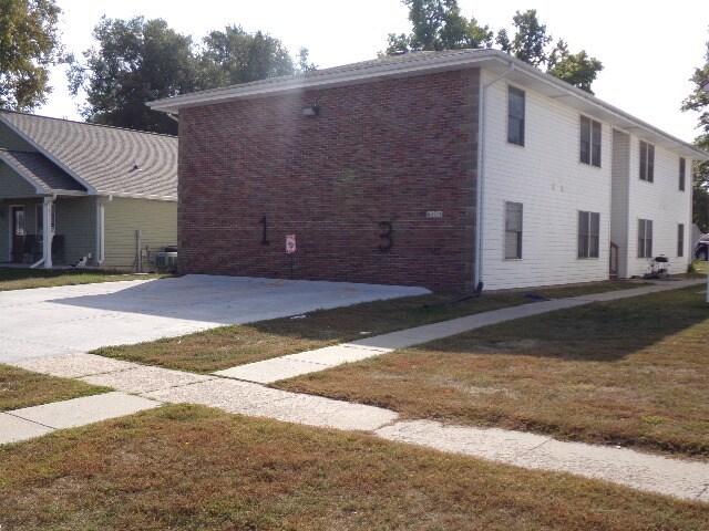 6417 Burlington Ave in Lincoln, NE - Building Photo