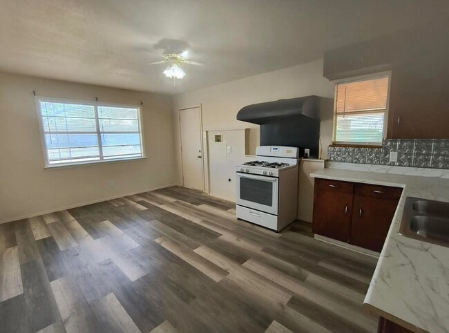 202 W 17th St in San Angelo, TX - Building Photo - Building Photo