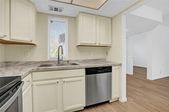 1560 SE Royal Green Cir in Port St. Lucie, FL - Foto de edificio - Building Photo