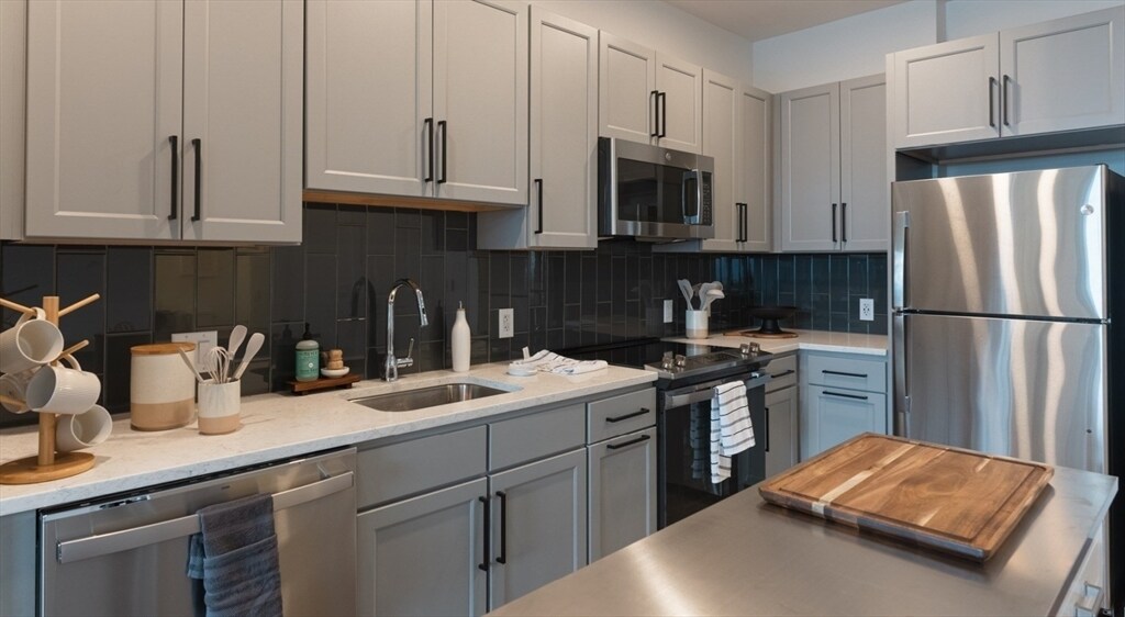 780 Morrissey Blvd, Unit 403 in Boston, MA - Building Photo