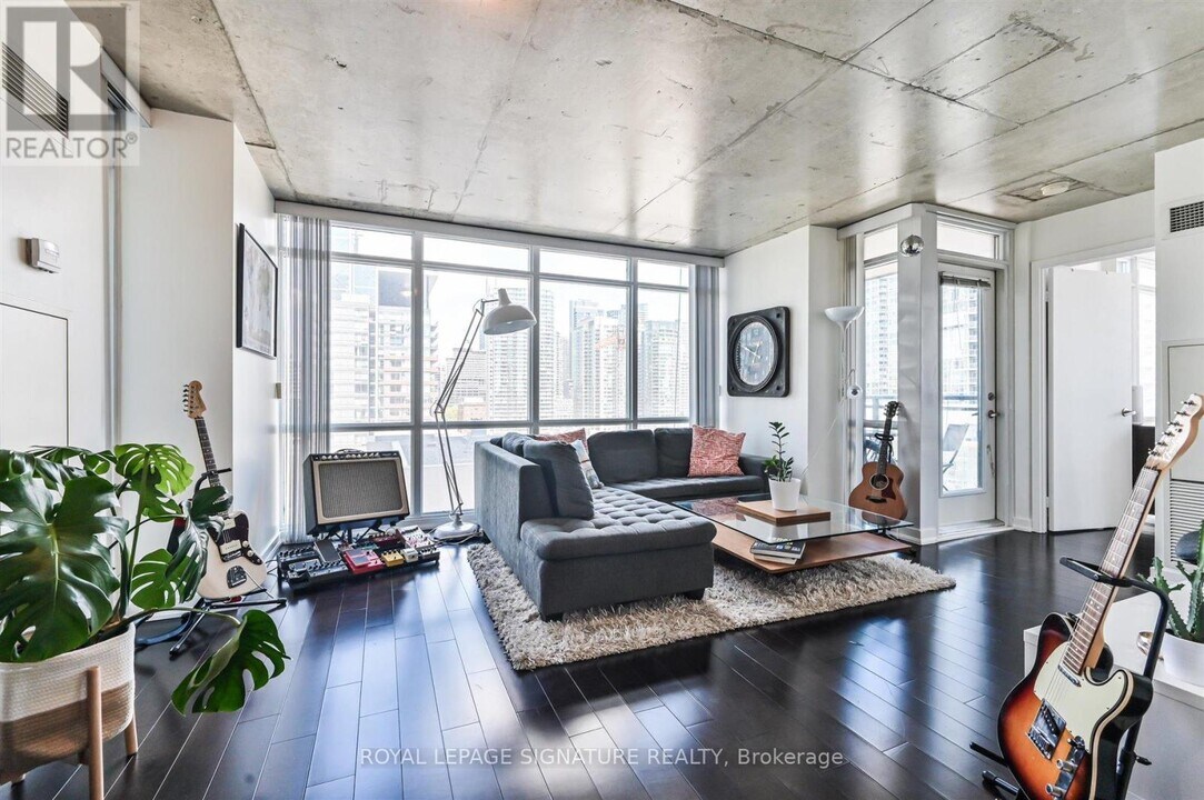 11 Brunel Ct in Toronto, ON - Building Photo