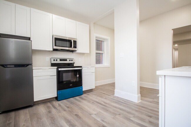 18 Walnut St-Unit -3 in Worcester, MA - Building Photo - Building Photo