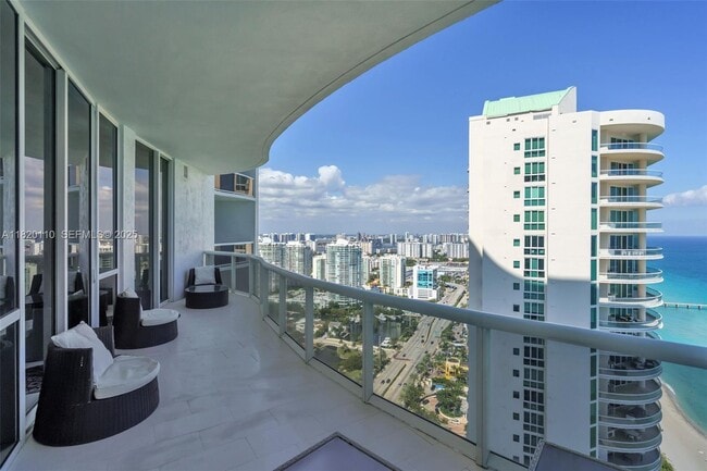 16001 Collins Ave, Unit 3203 in North Miami Beach, FL - Building Photo - Building Photo