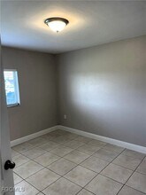 1017 Andalusia Blvd in Cape Coral, FL - Foto de edificio - Building Photo