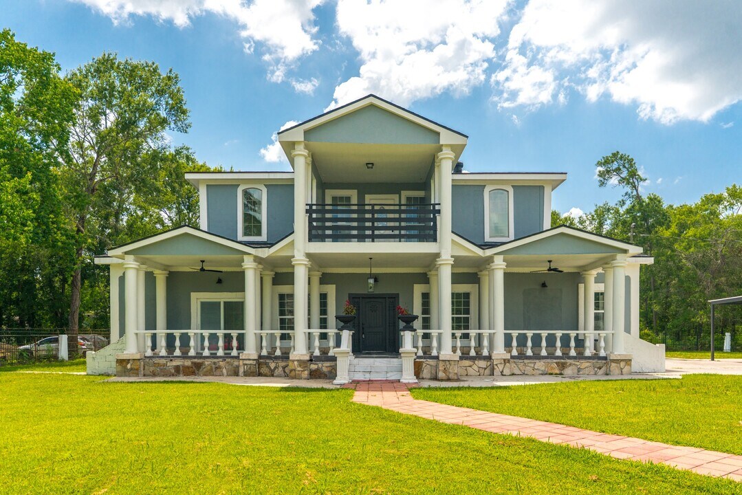 17128 Spindle Oaks Dr in Conroe, TX - Building Photo