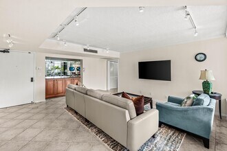 100 SE 5th Ave in Boca Raton, FL - Building Photo - Building Photo