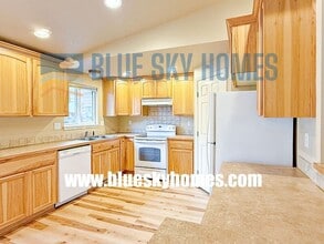 1011 E Victory Rd in Boise, ID - Building Photo - Building Photo